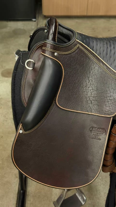 Imagem do SELA PISTA MARCHADOR COQUELUCHE AUSTRALIANA COURO PREMIUM PRETO