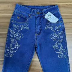 CALÇA RACE BULL FEMININA FLARE DELAVE BORDADO EM STRASS na internet