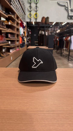 BONÉ THANKFIELD PRETO E BRANCO COM LOGO FRONTAL na internet