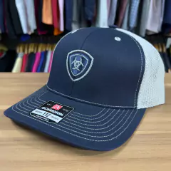 BONÉ ARIAT RICHARDSON IMPORTADO ORIGINAL MARINHO LOGO FRONTAL - comprar online