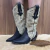 BOTA TEXANA VIMAR BICO FINO PRETO AREIA BORDADO ZÍPER