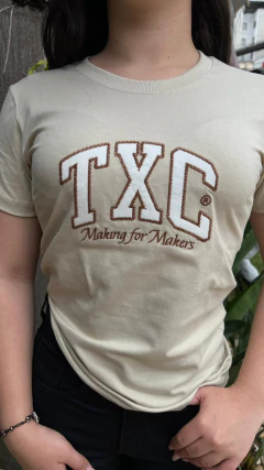 CAMISETA FEMININA TXC SLIM FIT FIO 30 BORDADA BEGE - SELARIA GUIMARÃES