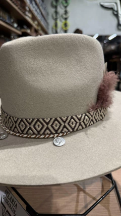 CHAPEU PRALANA TARÔ ABA RETA 7,5 MARFIM COM CAIXA - loja online