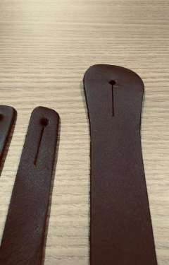 CORREIA DE ESPORA COURO LEGÍTIMO CAFÉ SIMPLES SELARIA GUIMARÃES - SELARIA GUIMARÃES