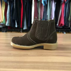 BOTINA INFANTIL UNISSEX COURO MANGALARGA NOBUCK TERRA - SELARIA GUIMARÃES