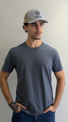 CAMISETA MALHA TXC MASCULINA FIO 30 LOGO BORDADA GRAFITE