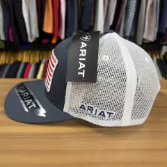 BONÉ ARIAT IMPORTADO ORIGINAL MARINHO EUA LOGO ARIAT FRONTAL - SELARIA GUIMARÃES