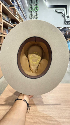 CHAPEU PRALANA TARÔ ABA RETA 7,5 MARFIM COM CAIXA - comprar online