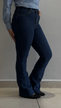 CALÇA JEANS FEMININA BOOTCUT CINTURA ALTA TASSA STONE na internet