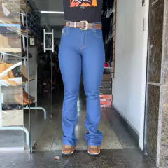 CALÇA ESTRIBO COUNTRY AZUL FLARE FEMININA BOLSO BORDADO na internet