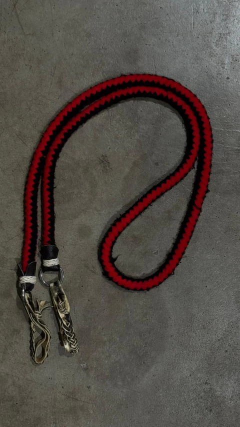 RÉDEA LÃ TRANÇADA VERMELHO PRETO COURO CRU SELARIA GUIMARÃES