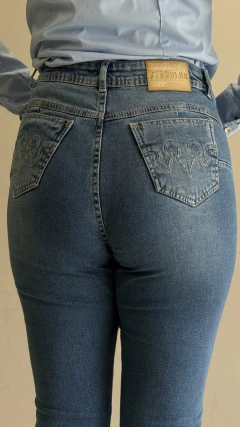CALÇA JEANS BOOTCUT STABULOS BOLSO BORDADO TAG COURO - loja online