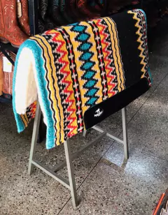 MANTA NAVAJO PRETO/AMARELO/AZUL BOOTS HORSE LÃ 34X36 - comprar online
