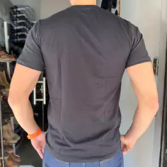 CAMISA OITO SEGUNDOS MASCULINA PRETA TOURO CAPACETE GREEN - SELARIA GUIMARÃES