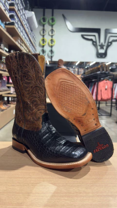BOTA TEXANA MASCULINA GOYAZES DALLAS JACARE PRETO TABACO na internet