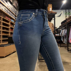 CALÇA DOCK'S FEMININA FLARE BOLSOS BORDADO LEVANTA BUMBUM