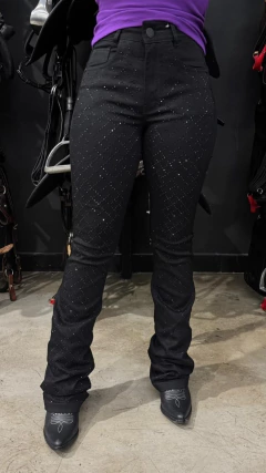 CALÇA FEMININA STABULOS BOOTCUT PEDRARIA PERNAS/BOLSO TRAS