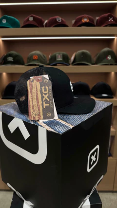 BONÉ TXC HIG SNAP LOGO BORDADA BRANCO TELINHA #411 PRETO - SELARIA GUIMARÃES