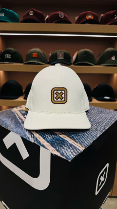 BONÉ TXC HIGH STRAP LOGO BORDADA REGULA FIVELA #411 OFFWHITE