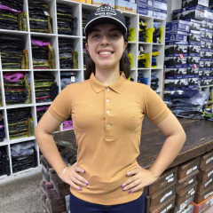 CAMISA GOLA POLO TXC FEMININA SLIM BORDADA CARAMELO - SELARIA GUIMARÃES