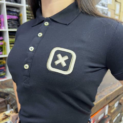 CAMISETA GOLA POLO TXC FEMININA SLIM CUSTOM BORDADO PRETO - SELARIA GUIMARÃES