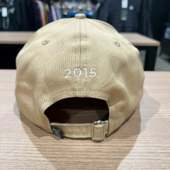 BONÉ TXC HIGH STRAP SARJA CARAMELO BORDADO BRANCO #411 - SELARIA GUIMARÃES