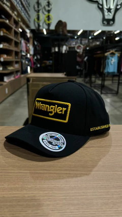 BONÉ WRANGLER PRETO LOGO BORDADA AMARELO ESTABLISHED 1947 - comprar online