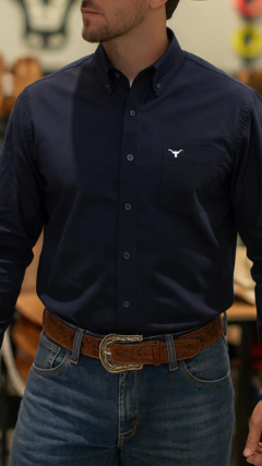 CAMISA MASCULINA SLIM MANGA LONGA LISA C/BOLSO MARINHO na internet