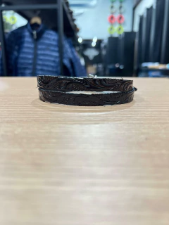 BANDINHA PARA CHAPÉU COURO REBAIXADO DESENHADO A MÃO CAFÉ - comprar online