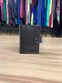CARTEIRA MASCULINA DE COURO PORTA CARTOÕES MARROM COM BOTÃO