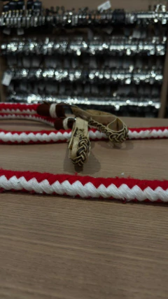 RÉDEA LÃ TRANÇADA BRANCO VERMELHO COURO CRU SELARIA GUIMARÃES - SELARIA GUIMARÃES