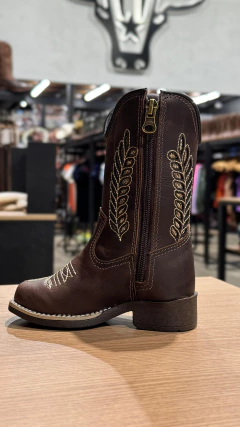 BOTA TEXANA INFANTIL CANO FOLHAS COM PEDRAS DOURADAS - SELARIA GUIMARÃES