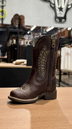 BOTA TEXANA INFANTIL CANO FOLHAS COM PEDRAS DOURADAS na internet