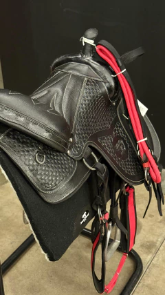 Imagem do SELA AMERICANA COURO PRETO IDEAL TRABALHO PASSEIO CAVALGADA