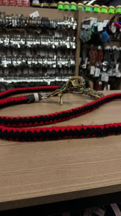 RÉDEA LÃ TRANÇADA VERMELHO PRETO COURO CRU SELARIA GUIMARÃES - SELARIA GUIMARÃES