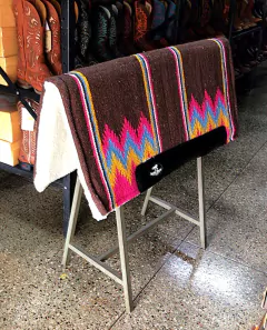 MANTA NAVAJO COMBAT MARROM/ROSA/AZUL BOOTS HORSE 30X32 - comprar online