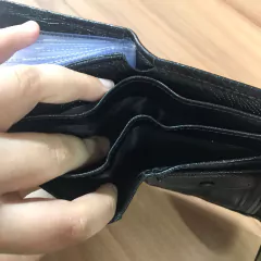 CARTEIRA FEMININA ESPELHO E DIVISÓRIAS DIVERSAS PRETA VERNIZ - SELARIA GUIMARÃES