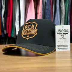 BONÉ MULADEIROS PRETO COM TELINHA LOGO EMBORRACHADA - SELARIA GUIMARÃES