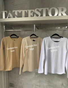 Blusa peluciada | canelada • 2 modelos na internet