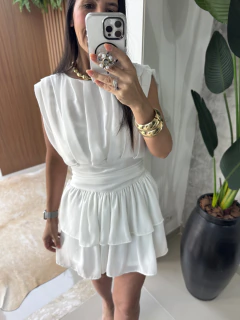 Vestido-macaquinho chiffon | detalhes drapeados na internet