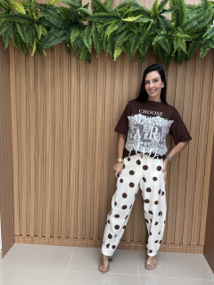 Tee estampada marrom | aplicação em renda - loja online