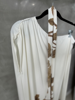 SALDO • Vestido longo ombro só | estampa off+nude na internet