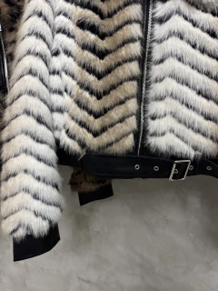 Jaqueta pelo animal print | detalhes couro eco - comprar online