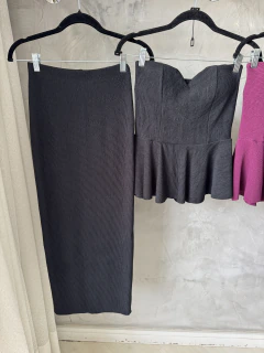 Conjunto ana ruga | tomara que caia peplum + saia midi