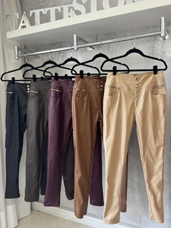 SALDO • Calça resinada | detalhes dourado