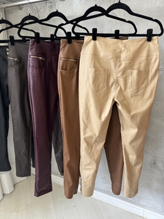 Imagem do SALDO • Calça resinada | detalhes dourado