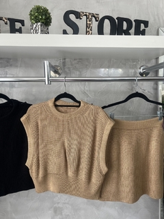 SALDO • Conjunto tricot | blusa-colete + saia curta na internet