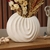 Vaso De Cerâmica Concha com Flores Secas Terracota - Tudinho para Sua Casa - Loja de Artigos Decorativos