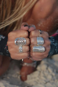 Anillo Flor de la Vida - Luli Basanisi - Joyería Contemporánea