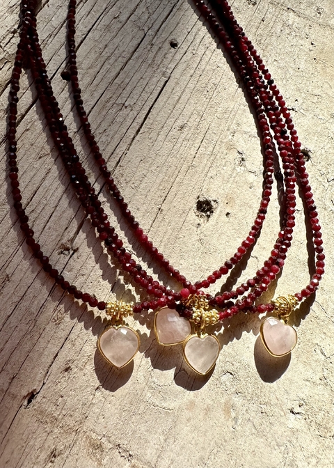 Collar Granate Heart Charm - comprar online